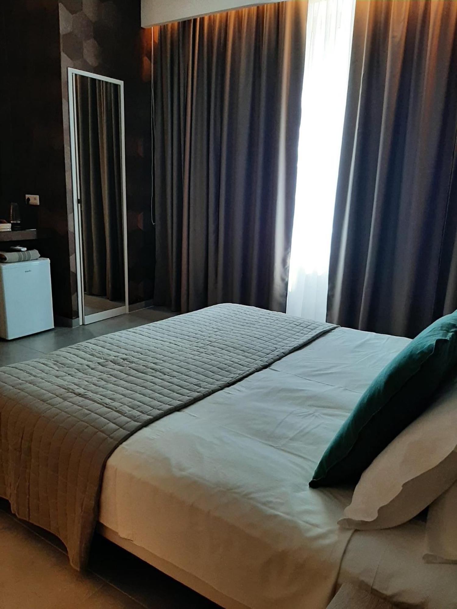 Baaria House Hotel Barcellona-Pozzo di Gotto Extérieur photo
