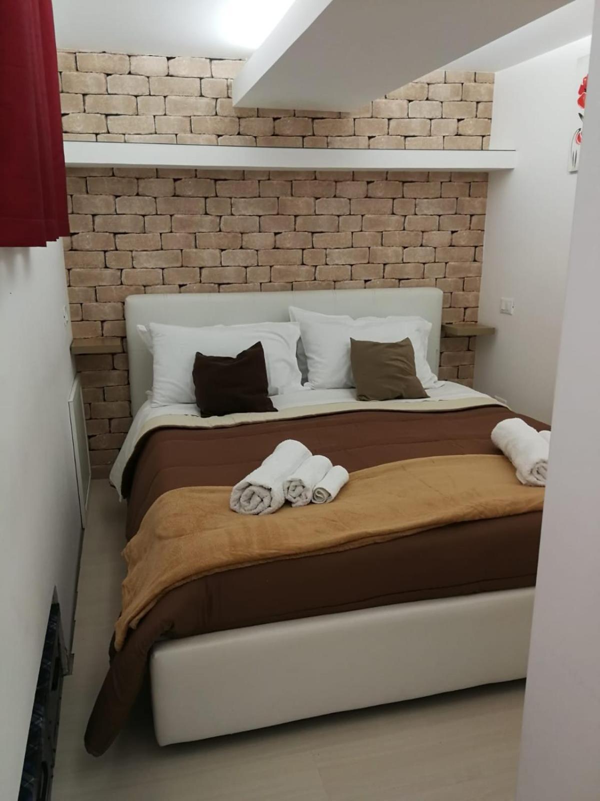 Baaria House Hotel Barcellona-Pozzo di Gotto Extérieur photo